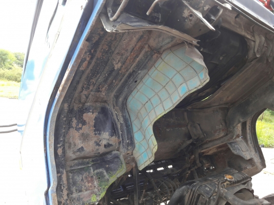 ISUZU รุ่น NPR 57 P 4 สูบ 100 แรง  กระบะยาว 5.00 เมตร กว้าง 2.10 เมตร พวงมาลัยพาวเว่อร์