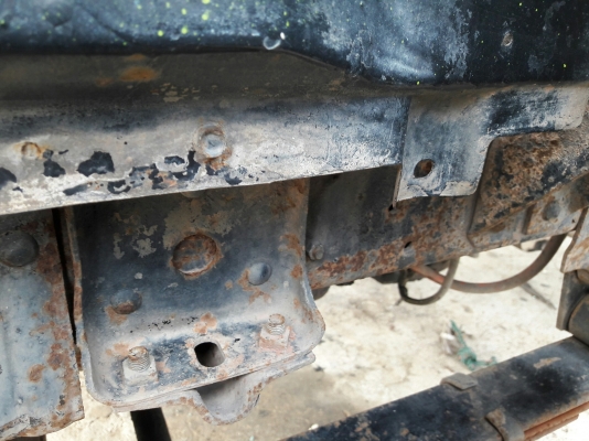 ISUZU รุ่น NPR 57 P 4 สูบ 100 แรง  กระบะยาว 5.00 เมตร กว้าง 2.10 เมตร พวงมาลัยพาวเว่อร์