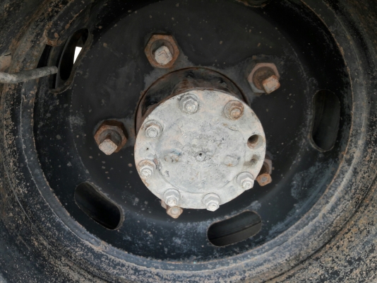 ISUZU รุ่น NPR 57 P 4 สูบ 100 แรง  กระบะยาว 5.00 เมตร กว้าง 2.10 เมตร พวงมาลัยพาวเว่อร์