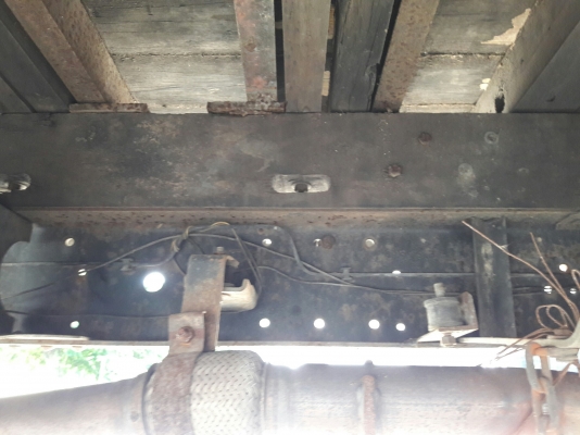 ISUZU รุ่น NPR 57 P 4 สูบ 100 แรง  กระบะยาว 5.00 เมตร กว้าง 2.10 เมตร พวงมาลัยพาวเว่อร์