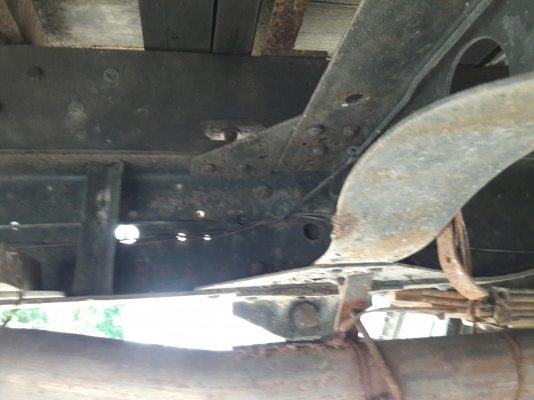 ISUZU รุ่น NPR 57 P 4 สูบ 100 แรง  กระบะยาว 5.00 เมตร กว้าง 2.10 เมตร พวงมาลัยพาวเว่อร์
