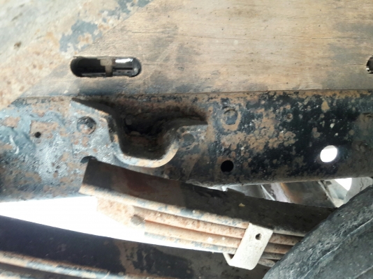 ISUZU รุ่น NPR 57 P 4 สูบ 100 แรง  กระบะยาว 5.00 เมตร กว้าง 2.10 เมตร พวงมาลัยพาวเว่อร์