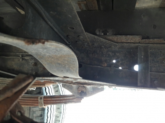 ISUZU รุ่น NPR 57 P 4 สูบ 100 แรง  กระบะยาว 5.00 เมตร กว้าง 2.10 เมตร พวงมาลัยพาวเว่อร์