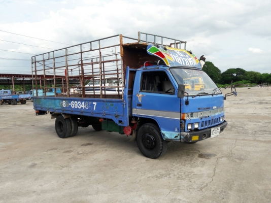 ISUZU รุ่น NPR 57 P 4 สูบ 100 แรง  กระบะยาว 5.00 เมตร กว้าง 2.10 เมตร พวงมาลัยพาวเว่อร์