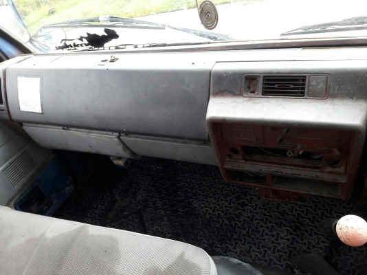 ISUZU รุ่น NPR 57 P 4 สูบ 100 แรง  กระบะยาว 5.00 เมตร กว้าง 2.10 เมตร พวงมาลัยพาวเว่อร์