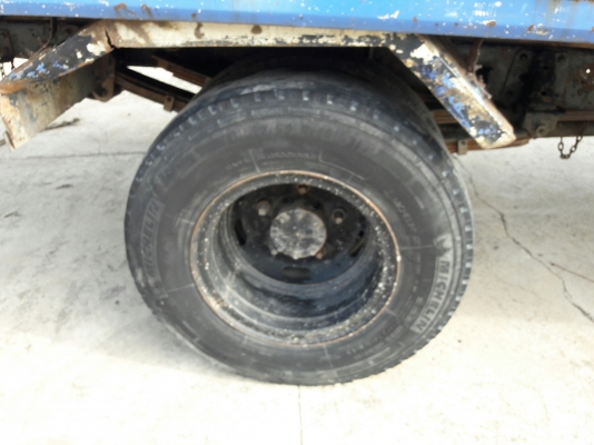 ISUZU รุ่น NPR 57 P 4 สูบ 100 แรง  กระบะยาว 5.00 เมตร กว้าง 2.10 เมตร พวงมาลัยพาวเว่อร์