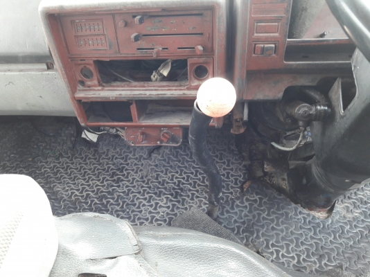 ISUZU รุ่น NPR 57 P 4 สูบ 100 แรง  กระบะยาว 5.00 เมตร กว้าง 2.10 เมตร พวงมาลัยพาวเว่อร์