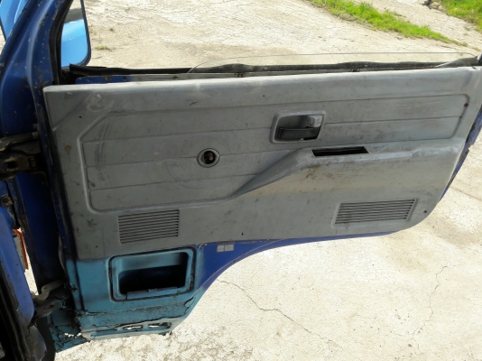 ISUZU รุ่น NPR 57 P 4 สูบ 100 แรง  กระบะยาว 5.00 เมตร กว้าง 2.10 เมตร พวงมาลัยพาวเว่อร์
