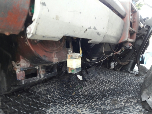 ISUZU รุ่น NPR 57 P 4 สูบ 100 แรง  กระบะยาว 5.00 เมตร กว้าง 2.10 เมตร พวงมาลัยพาวเว่อร์