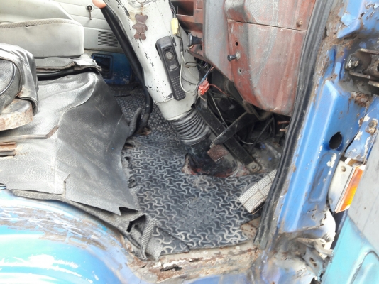 ISUZU รุ่น NPR 57 P 4 สูบ 100 แรง  กระบะยาว 5.00 เมตร กว้าง 2.10 เมตร พวงมาลัยพาวเว่อร์
