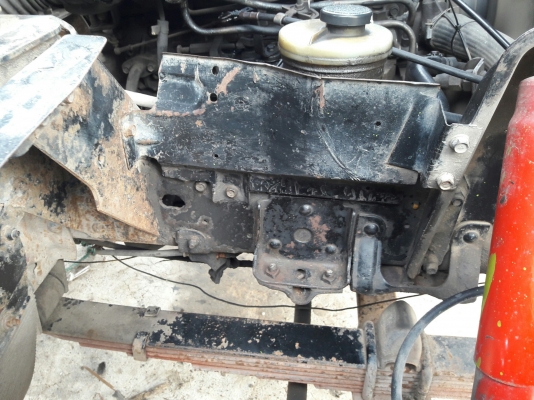 ISUZU รุ่น NPR 57 P 4 สูบ 100 แรง  กระบะยาว 5.00 เมตร กว้าง 2.10 เมตร พวงมาลัยพาวเว่อร์