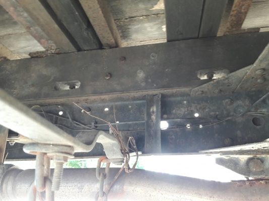 ISUZU รุ่น NPR 57 P 4 สูบ 100 แรง  กระบะยาว 5.00 เมตร กว้าง 2.10 เมตร พวงมาลัยพาวเว่อร์