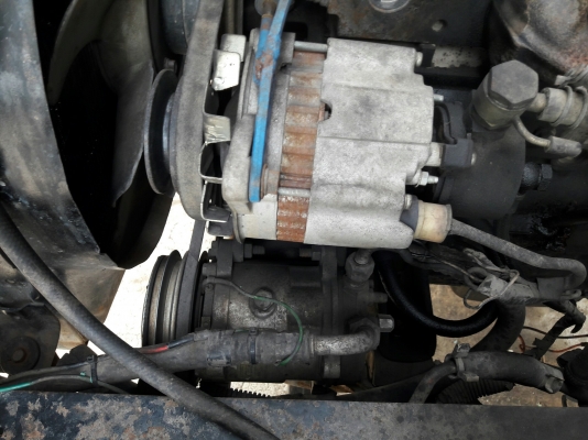 ISUZU รุ่น NPR 57 P 4 สูบ 100 แรง  กระบะยาว 5.00 เมตร กว้าง 2.10 เมตร พวงมาลัยพาวเว่อร์