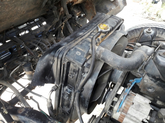 ISUZU รุ่น NPR 57 P 4 สูบ 100 แรง  กระบะยาว 5.00 เมตร กว้าง 2.10 เมตร พวงมาลัยพาวเว่อร์