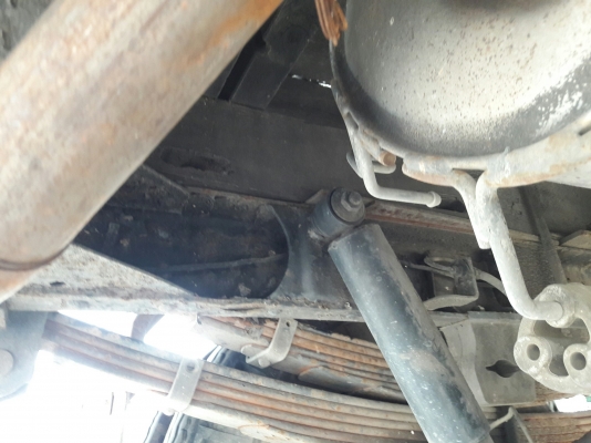 ISUZU รุ่น NPR 57 P 4 สูบ 100 แรง  กระบะยาว 5.00 เมตร กว้าง 2.10 เมตร พวงมาลัยพาวเว่อร์