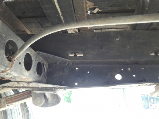 ISUZU รุ่น NPR 57 P 4 สูบ 100 แรง  กระบะยาว 5.00 เมตร กว้าง 2.10 เมตร พวงมาลัยพาวเว่อร์