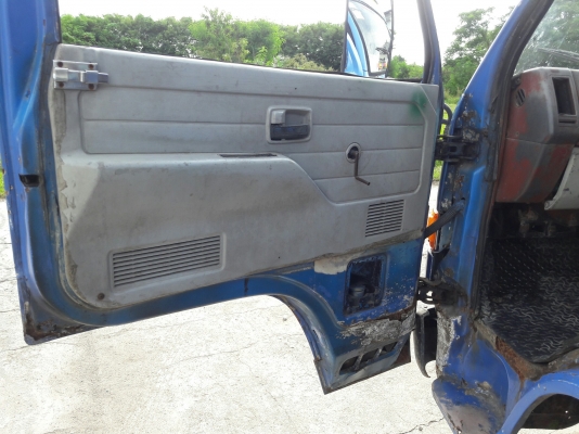 ISUZU รุ่น NPR 57 P 4 สูบ 100 แรง  กระบะยาว 5.00 เมตร กว้าง 2.10 เมตร พวงมาลัยพาวเว่อร์