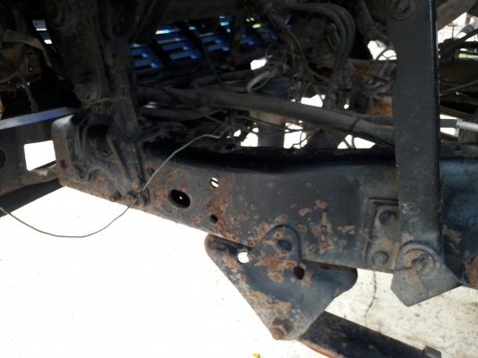 ISUZU รุ่น NPR 57 P 4 สูบ 100 แรง  กระบะยาว 5.00 เมตร กว้าง 2.10 เมตร พวงมาลัยพาวเว่อร์