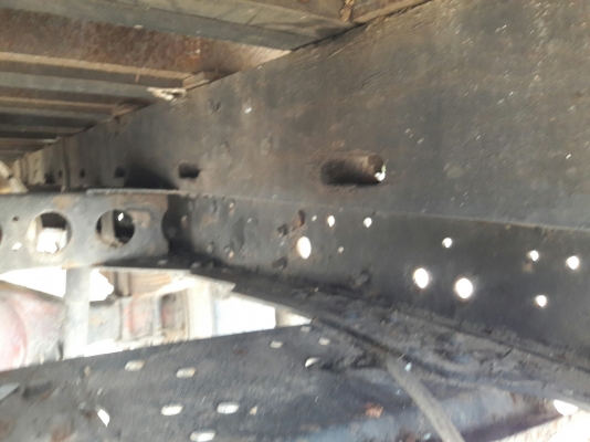 ISUZU รุ่น NPR 57 P 4 สูบ 100 แรง  กระบะยาว 5.00 เมตร กว้าง 2.10 เมตร พวงมาลัยพาวเว่อร์