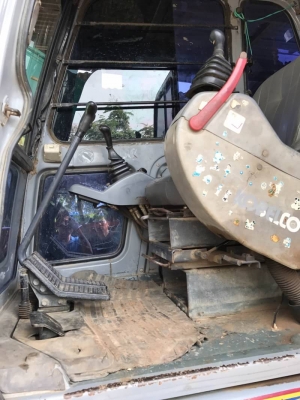 ขาย 725,000 KOBELCO SK 200 MARK 5 Super เก๋งเหลียม เก่านอก 2 ปีเครื่องดี ปั้มแรง โช่หนา  เอวแน่น ไฟฟ้าครบ  แอร์เย็น หนาวเอกสารสัญญาซื้อขาย. รถสวยพร้อมใช้ รถอยู่ นครสวรรค์ 090-772-3710 090-772-3708