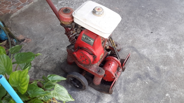 เครื่องตบอัดพื้นให้แน่นพร้อมใช้