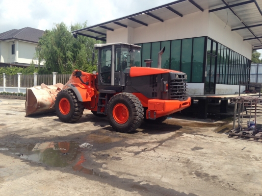 ขายรถตักบ้อยางคุณภาพสูงจากค่าย HITACHI