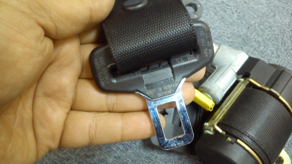 สายเบลท์ Benz W202 หน้าข้างซ้าย สายเบลท์ Benz W202 หน้าข้างซ้าย