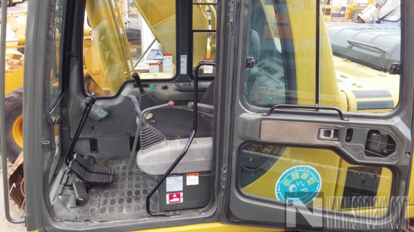 รถขุด Komatsu PC 200-6E Long Boom