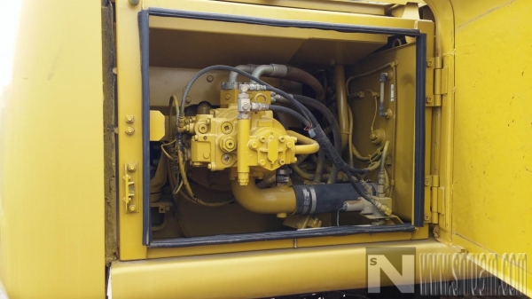 รถขุด Komatsu PC 200-6E Long Boom