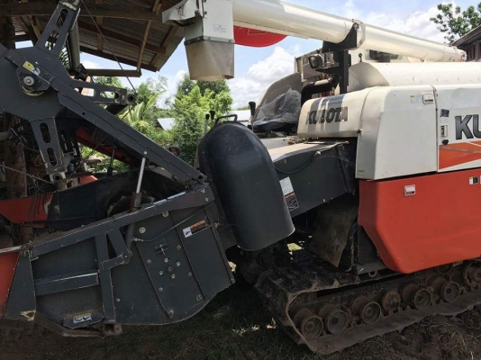 ขายรถเกี่ยวข้าว DC70GM ปี56 ใช้งาน800ชั่วโมง เอกสารพร้อมโอน ราคา500,000 สนใจโทร 090-8588220  093-3258446 www.narong2truck.com www.truck.in.th/498 https://www.facebook.com/narong2truck/ ID: narong498 ID: 09332584461 เพจ Facebook ณรงค์ ซื้อขายรถมือสอง กลุ่ม