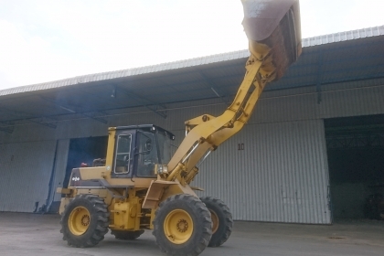 ขายรถตักล้อยาง KOMATSU WA100-1 (สภาพดี แขนยาวตักขึ้นสิบล้อได้เลย) ขายรถตักล้อยาง KOMATSU WA100-1 (สภาพดี แขนยาวตักขึ้นสิบล้อได้เลย)