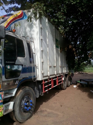 ขาย 650,000 บาท HINO FM227 สองเพลา (วางหัวไฮเทคลงเล่ม) ตู้ 10 บาน เครื่อง M10U-240 แรง สโลว์กลาง หัวบาง ยางดี คัสชีสวย เอกสารเล่มทะเบียน รถอยู่ จ.กาณจนบุรี โทร&ไอดีไลน์ 0610710295 ขาย 650,000 บาท HINO FM227 สองเพลา (วางหัวไฮเทคลงเล่ม) ตู้ 10 บาน เครื่อง M10U-240 แรง สโลว์กลาง หัวบาง ยางดี คัสชีสวย เอกสารเล่มทะเบียน รถอยู่ จ.กาณจนบุรี โทร&ไอดีไลน์ 0610710295