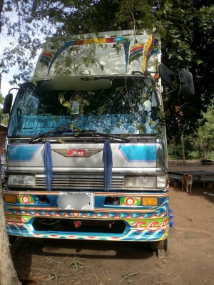 ขาย 650,000 บาท HINO FM227 สองเพลา (วางหัวไฮเทคลงเล่ม) ตู้ 10 บาน เครื่อง M10U-240 แรง สโลว์กลาง หัวบาง ยางดี คัสชีสวย เอกสารเล่มทะเบียน  รถอยู่ จ.กาณจนบุรี โทร&amp;ไอดีไลน์ 0610710295