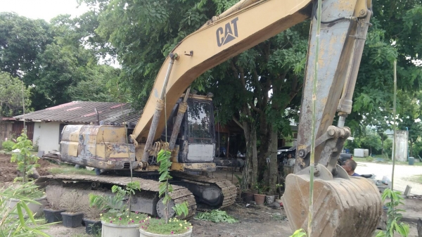ขายCAT320V2เอกสารเล่มพร้อมชุดโอน เครื่องปั้มแรง ไฟฟ้าขาดแค่มอเตอร์คันเร่ง ช่วงล่างเอวหลวมแต่ไม่เยอะ โช่บูชดี โลวเลอร์แตกเป็นบางลูก รถทำงานได้ดี อยู่สระบุรี สนใจ 0835601591 หรือ 0903494058