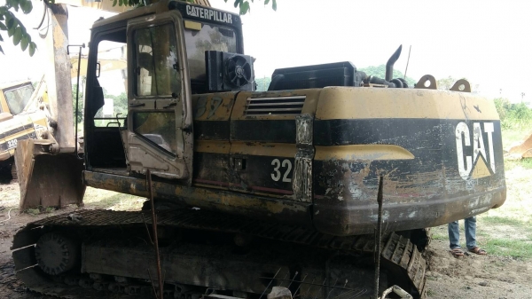 ขายCAT320V2เอกสารเล่มพร้อมชุดโอน เครื่องปั้มแรง ไฟฟ้าขาดแค่มอเตอร์คันเร่ง ช่วงล่างเอวหลวมแต่ไม่เยอะ โช่บูชดี โลวเลอร์แตกเป็นบางลูก รถทำงานได้ดี อยู่สระบุรี สนใจ 0835601591 หรือ 0903494058