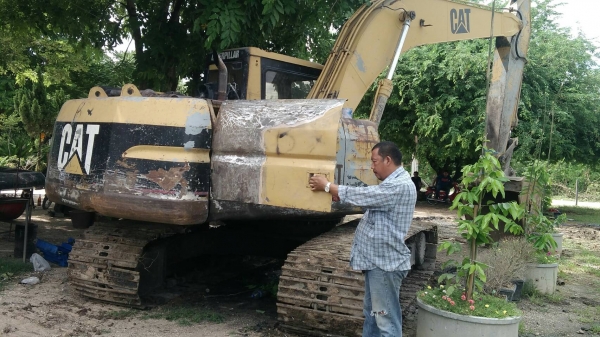 ขายCAT320V2เอกสารเล่มพร้อมชุดโอน เครื่องปั้มแรง ไฟฟ้าขาดแค่มอเตอร์คันเร่ง ช่วงล่างเอวหลวมแต่ไม่เยอะ โช่บูชดี โลวเลอร์แตกเป็นบางลูก รถทำงานได้ดี อยู่สระบุรี สนใจ 0835601591 หรือ 0903494058