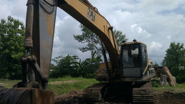 ขายCAT320V2เอกสารเล่มพร้อมชุดโอน เครื่องปั้มแรง ไฟฟ้าขาดแค่มอเตอร์คันเร่ง ช่วงล่างเอวหลวมแต่ไม่เยอะ โช่บูชดี โลวเลอร์แตกเป็นบางลูก รถทำงานได้ดี อยู่สระบุรี สนใจ 0835601591 หรือ 0903494058
