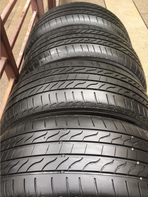 ยาง Michelin 215 55 17 กลางปี15 ดอกเต็ม เนื้อนิ่มๆ ราคาไม่แพง