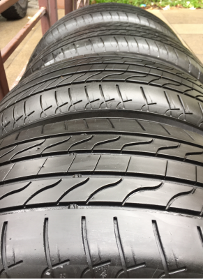 ยาง Michelin 215 55 17 กลางปี15 ดอกเต็ม เนื้อนิ่มๆ ราคาไม่แพง