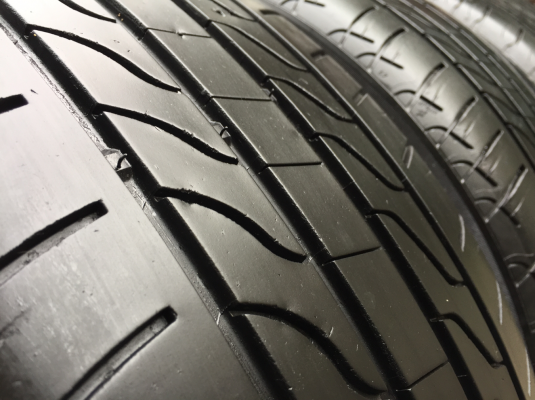 ยาง Michelin 215 55 17 กลางปี15 ดอกเต็ม เนื้อนิ่มๆ ราคาไม่แพง ยาง Michelin 215 55 17 กลางปี15 ดอกเต็ม เนื้อนิ่มๆ ราคาไม่แพง