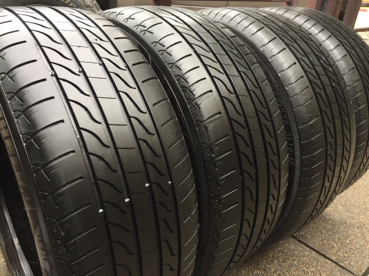 ยาง Michelin 215 55 17 กลางปี15 ดอกเต็ม เนื้อนิ่มๆ ราคาไม่แพง ยาง Michelin 215 55 17 กลางปี15 ดอกเต็ม เนื้อนิ่มๆ ราคาไม่แพง