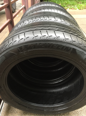 ยาง Michelin 215 55 17 กลางปี15 ดอกเต็ม เนื้อนิ่มๆ ราคาไม่แพง