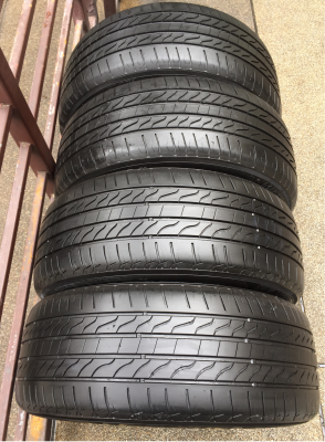 ยาง Michelin 215 55 17 กลางปี15 ดอกเต็ม เนื้อนิ่มๆ ราคาไม่แพง