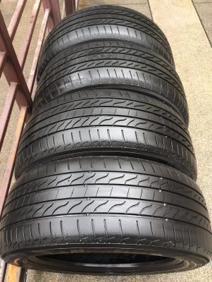 ยาง Michelin 215 55 17 กลางปี15 ดอกเต็ม เนื้อนิ่มๆ ราคาไม่แพง
