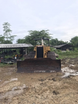 ขาย 655,000 บาท  CATTERPILAR D4H  ทำงาน 9000 ชม ตีนเป็ด เครื่องดี เกียร์ธรรมดากึ่งทอก โช่หนาสวย ล่อเลอร์ใหม่  ปั้มแรง เอกสารเล่มทะเบียน รถพร้อมใช้  รถอยู่ จ.นครปฐม โทร&amp;ไอดีไลน์ 0610710295