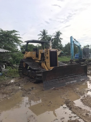 ขาย 655,000 บาท  CATTERPILAR D4H  ทำงาน 9000 ชม ตีนเป็ด เครื่องดี เกียร์ธรรมดากึ่งทอก โช่หนาสวย ล่อเลอร์ใหม่  ปั้มแรง เอกสารเล่มทะเบียน รถพร้อมใช้  รถอยู่ จ.นครปฐม โทร&amp;ไอดีไลน์ 0610710295