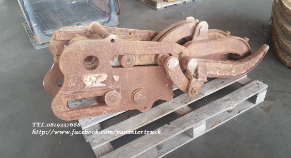 FROM JAPANตัวคีบปากหนีบไม้CLAMP -SANWA /สำหรับรถขุดไซค์ 40,45,50,55 / สวมบูทสลัก 45 มิล / ราคาเพียง 27,000 บาท สนใจติดต่อ 0819337688