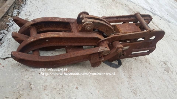 FROM JAPANตัวคีบปากหนีบไม้CLAMP -SANWA /สำหรับรถขุดไซค์ 40,45,50,55 / สวมบูทสลัก 45 มิล / ราคาเพียง 27,000 บาท สนใจติดต่อ 0819337688