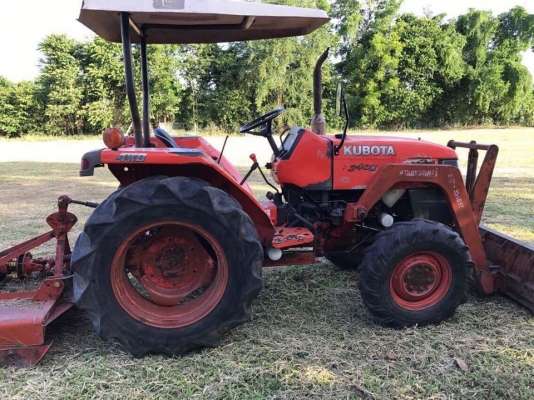 รถไถคูโบต้า 2 เพลา รุ่น 35 แรงม้า อุปกรณ์มีให้ 3 อย่าง มีดันหน้า มีฝานหลัง มีตัวตัดหญ้า