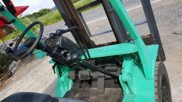 ขายด่วนรถยกMITSUBISHI FG25-20 ยก2.5ตันเสาสูง4เมตรตัวใหม่ล่าสุดรถนอกนำเข้ายังไม่เคยใช้งานในเมืองไทยเลย